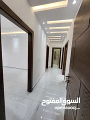  11 شقة فارغة للبيع في خلدا - ref: 14593