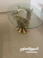  7 كنب زاوية بحالة جيدة جدا مستعمل وطاولة وسط عدد2 خشب زان وطاولة وسط كلاسيكية