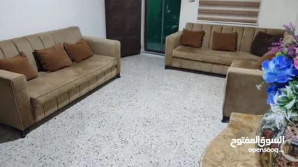  4 منزل مستقل للبيع الزرقاء شارع الثلاثين بسعر مغري