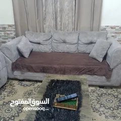  2 طقم كنب للبيع بحاله حيده 8مقاعد  ظهر متحرك