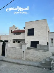  1 عماره طابقين للبيع تشطيب ديلوكس عمر البناء 5سنوات