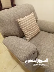  3 كرسي ريكلاينر أمريكي مستورد للبيع بحالة ممتازة جداً مريح جداً ومثالي للاسترخاء