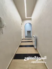 17 للايجار شقه طابقيه جزء من فيللا بجانب اوريدوو