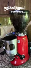  3 مطحنة قهوة صناعية بحالة الوكاله شبه جديده