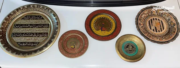  2 (نوادر نحاسية) أطباق تعليق وديكورات قديمة مميزة.