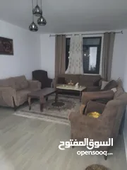  1 شقه للبيع او البدل على بيت ريفي