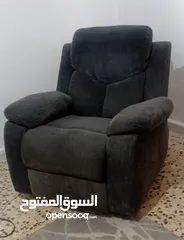  7 Are you looking for that particular contemporary living room set? Then look no further.