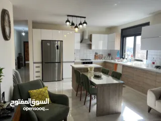  5 شقه مفروشه للايجار في سطح مرحبا قرب مسجد الخلفاء