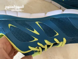  4 حذاء رياضي ماركه Crane مريح جدا , , مقاس 44 made in Vietnam