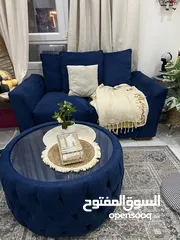  3 كراسي 8 اشخاص بحالة جيدة ونظيفة