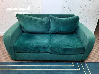  1 طقم كنب شبه جديد نوع ايشلي موديل دب وارد الكويت
