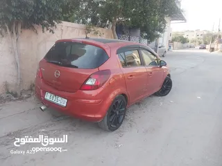  4 اوبل كورسا 2013 اوتوماتيك مميزة سقف اسود جنط اسود بحالة ممتازة