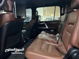  10 Land Cruiser VXS Black Edition