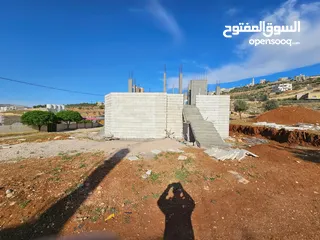  5 ارض مع بيت للبيع
