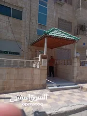  4 شقه 135متر الزرقاء طريق الاتستراد بالقرب من مرايا تبعد عن  الشارع الرئيسي 50 متر