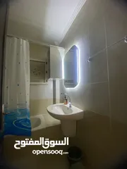  1 شقه للبيع بسعر مغري جدا مع اجهزه كهربائيه... يوجد مجال للسعر للجادين من المالك مباشرة