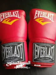  13 كفوف EVERLAST الأصلية استعمال خفيف جدا جدا بحالة الوكالة للبوكسينغ و الكثيير من الرياضات ...........