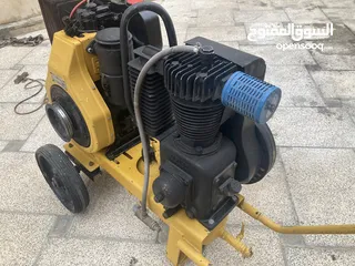  3 كمبريسر هواء ايطالي تعمل عالديزل