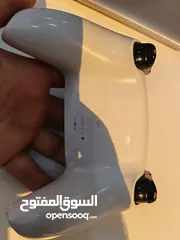  2 يد تحكم بلايستيشن 5 (DualSense) أصلية - إصدار مميز باللون الأبيض والأحمر