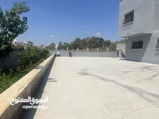  3 طابقين مع جنينه