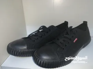  3 حذاء لي فايس (Levi’s) جديد من امريكا لم يُلبس ولا مرة، للبس اليومي او المناسبات غير الرسمية.