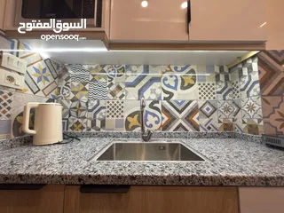  14 26 استديو للبيع عند الجامعة الاردنية تشطيب جديد حمام و مطبخ لكل استديو عائد استثماري مميز جدا و مميز