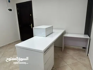  4 مكتب استقبال جديد تفصيل لم يستعمل مع اضاءة 500 دينار قابل للمفاوضة