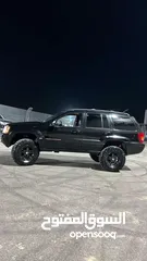  4 جراند شيروكي موديل 2000