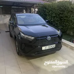  3 Toyota Rav4 model 2023  وارد الوكالة و ما زالت تحت الكفالة قطعت فقط 29 الف كيلو فحص كامل بلا حوادث