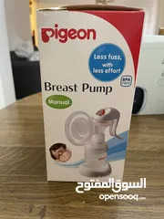  2 كرسي لتدريب الأطفال على الجلوس يوجد قاعدة في الاسفل شفاطة إلكترونية  شفاطة يدوية  عشر قطع ملونة بازل