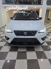  16 سيات ارونا FR  2021 فل اضافات دهان الشركة المنتجة لون ابيض سقف اسود