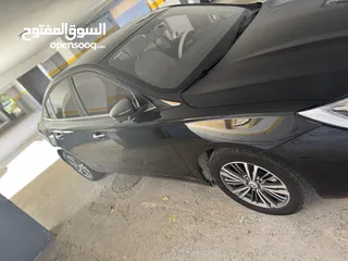  1 سيارة بحالة الوكالة