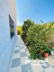  25 فيلا للبيع في صافوط طابقين وتسوية  الأرض 750m / مسطح البناء 600m / بناء حديث 4وجهات حجر يمكن تقسيط