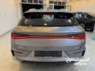  4 BYD E2 Luxury (2023)