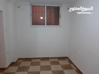  9 شقة أرضية قرب جامعة اليرموك