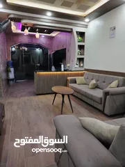  4 شقة مع مسبح داخلي طابق اول طابق ثاني غرفتين نوم وصاله ومطبخ وحمام عدد2 وبلكونه. طابق استديوامع ترس