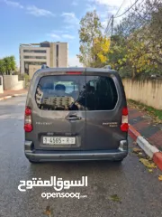  5 بيجو بارتنر 2017 جير عادي 6+1 ديزل دهان شركة يد صفر عداد 93