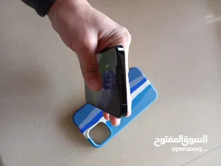  4 جهاز ايفون 12 برو ماكس مستعمل بحاله ممتازه للبيع مع كافر اثنين و سماعة ايفون اير بودز و شاحن