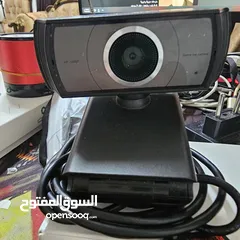  2 كميرتين وحدة لوجتيك والثانية ريد دراجون