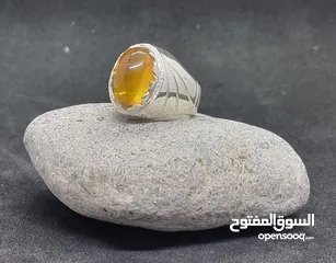  3 خاتم فضة بحجر كهرمان.. تحفة بمعنى الكلمة