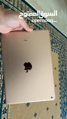  3 Ipad 8th 32gb لون ذهبي