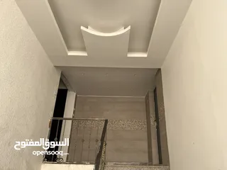  9 شقة سكنية طابق آخير ( الروف / شقتين )   للبيع في أجمل مواقع إربد