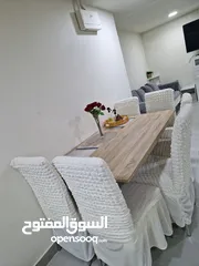  1 طاولت طعام مع 6 كراسي جلد ابيض