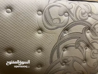  2 فرشة نوع (( Seally (( CAlKING كبيرة الحجم و بحالة جيدة جدا .. صناعة أمريكية