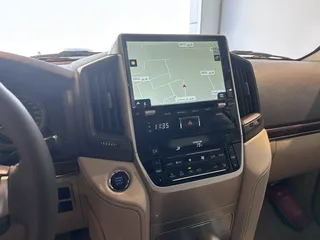  11 2018 LAND CRUISER GXR V8