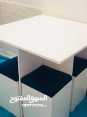  1 طاولة سفره في حال الوكاله اربع مقاعد