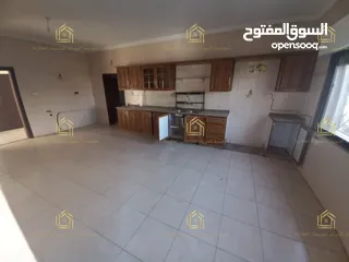  25 شقة ارضية من فيلا مع ترسات خلدا