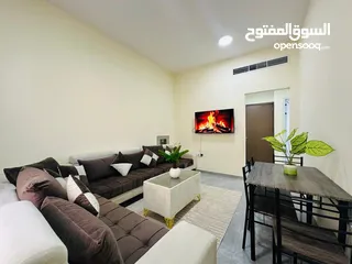  7 F3 / قرب دوار السفينة غرفة وصالة للايجار الشهري الشامل - مفروشة فرش جديد - 2 بلكونة  - شامل الفواتير