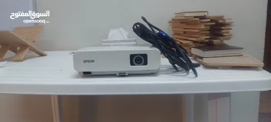  1 Epson Projector  استخدام خفيف جدا