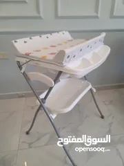  1 حوض استحمام للبيبي مع طاولة الحفاض - Baby Changing Table + Bathtub - LIKE NEW